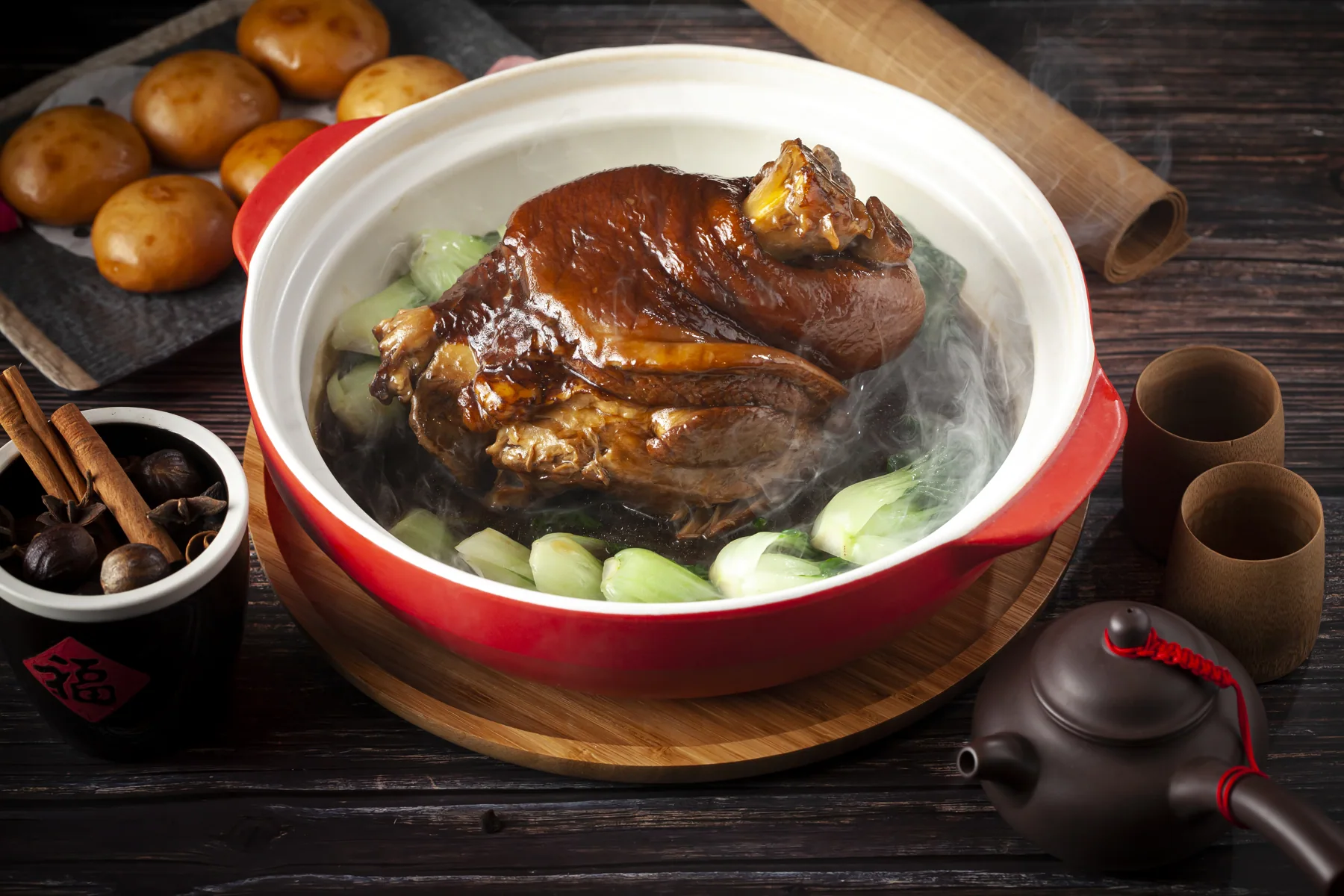 Braised Pork Knuckle wtih Black Sauce