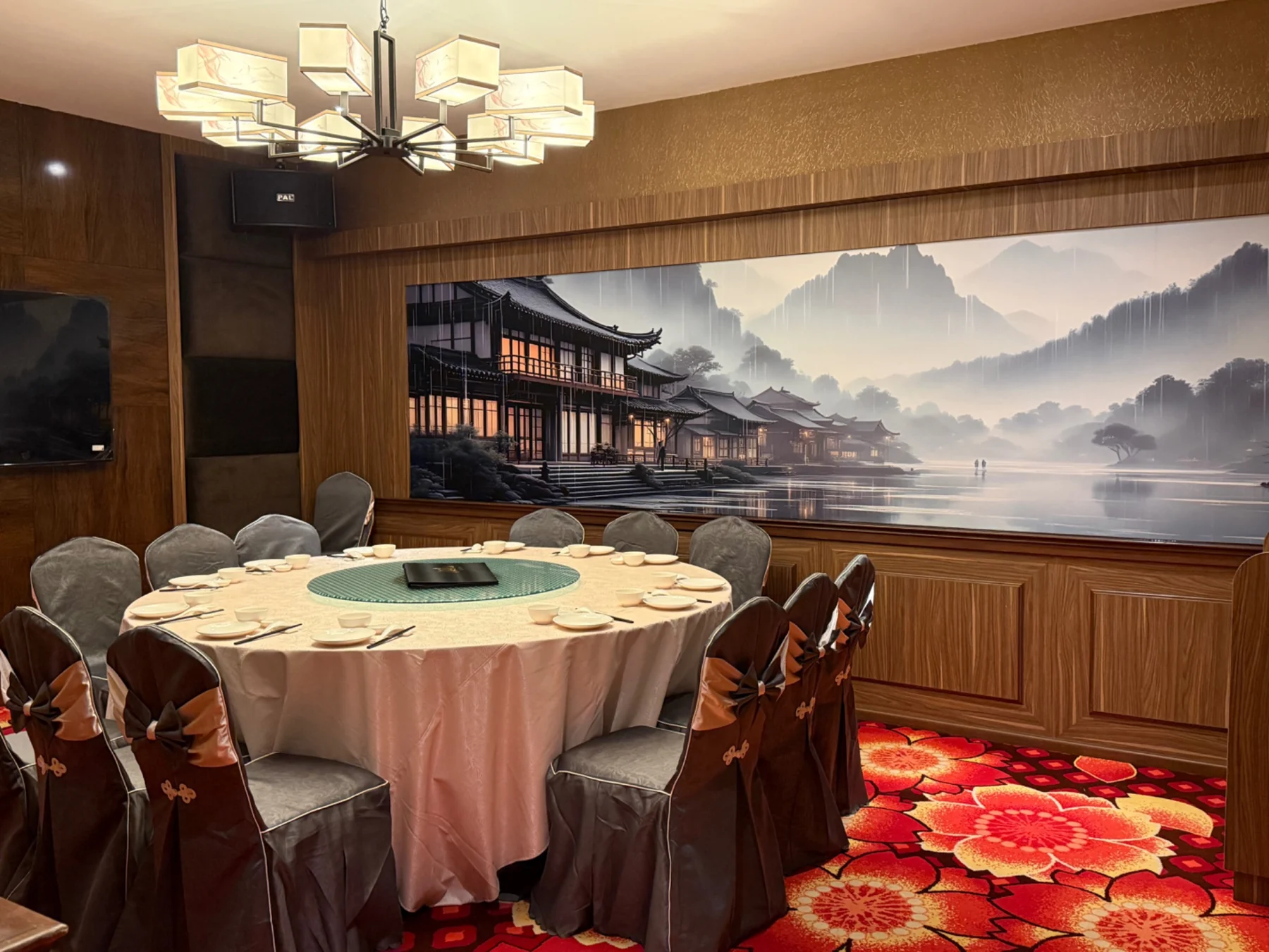 A table for good company